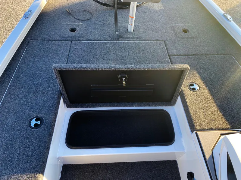 Slide: The Image of 2024 Vexus AVX181 - 15