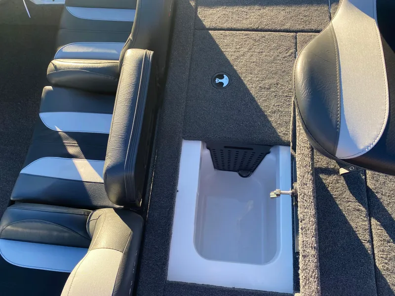 Slide: The Image of 2024 Vexus AVX181 - 18