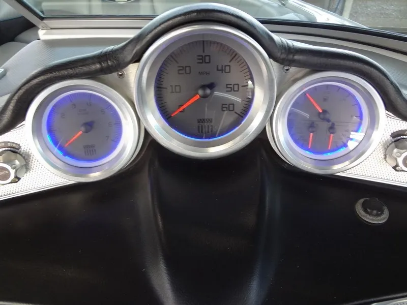 Slide: The Image of 2013 MasterCraft X55 12-volt DC distribution panel with battery switch and wiring. - 33