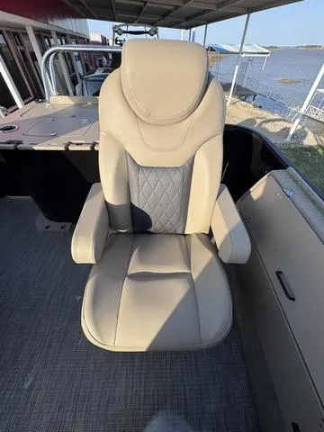 Slide: The Image of Luxurious beige captain's chair on 2023 Starcraft CX23FD boat. - 10