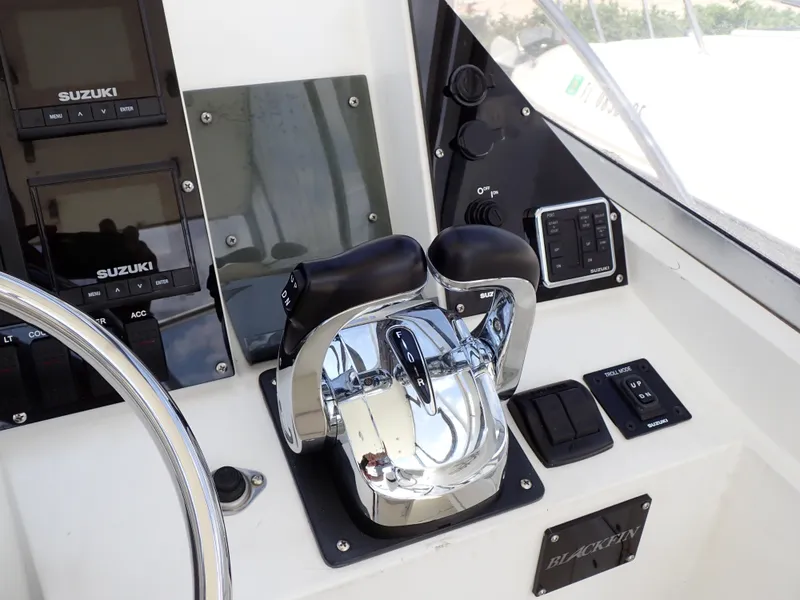 Slide: The Image of 1989 Blackfin 29 Combi boat control panel with Suzuki engine controls. - 20