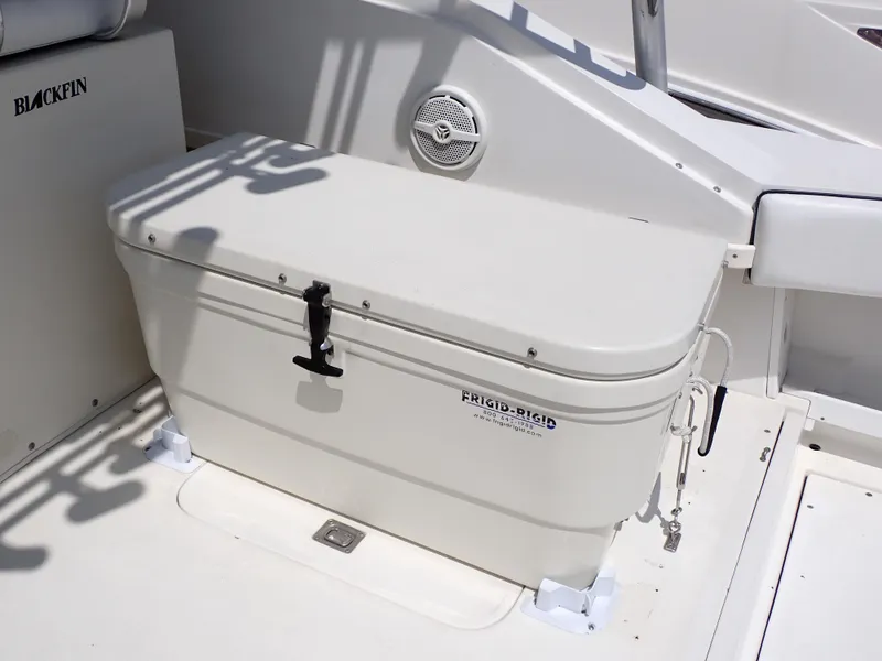 Slide: The Image of 1989 Blackfin 29 Combi boat with Frigid Rigid cooler on deck. - 38