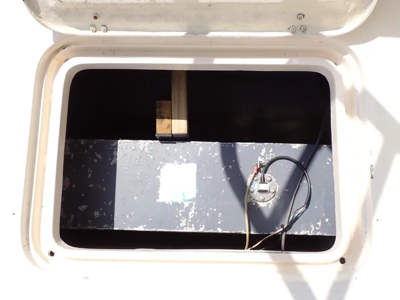 Slide: The Image of 1989 Blackfin 29 Combi boat storage compartment with wiring. - 41