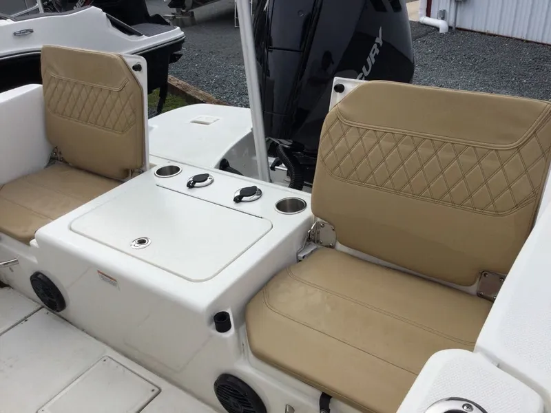 Slide: The Image of Bayliner CC22 TT GN/WT 200M 2024 - 11