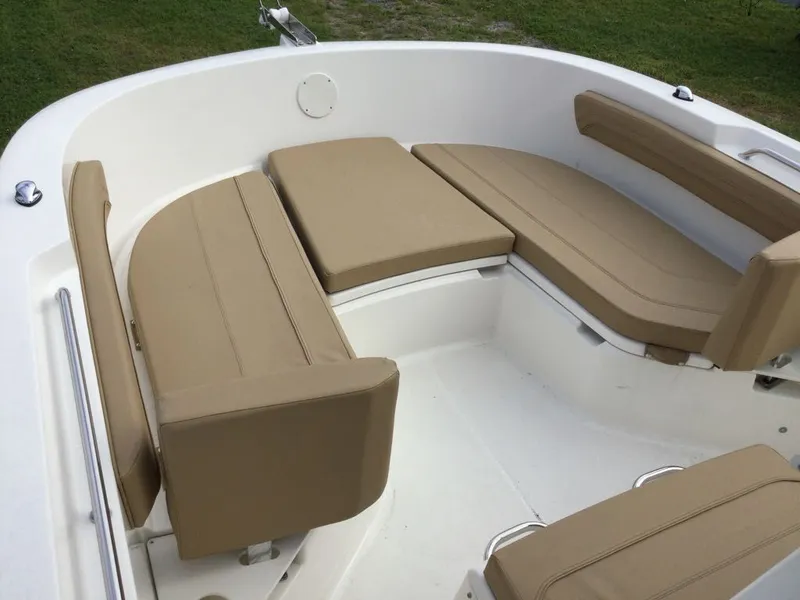 Slide: The Image of Bayliner CC22 TT GN/WT 200M 2024 - 15