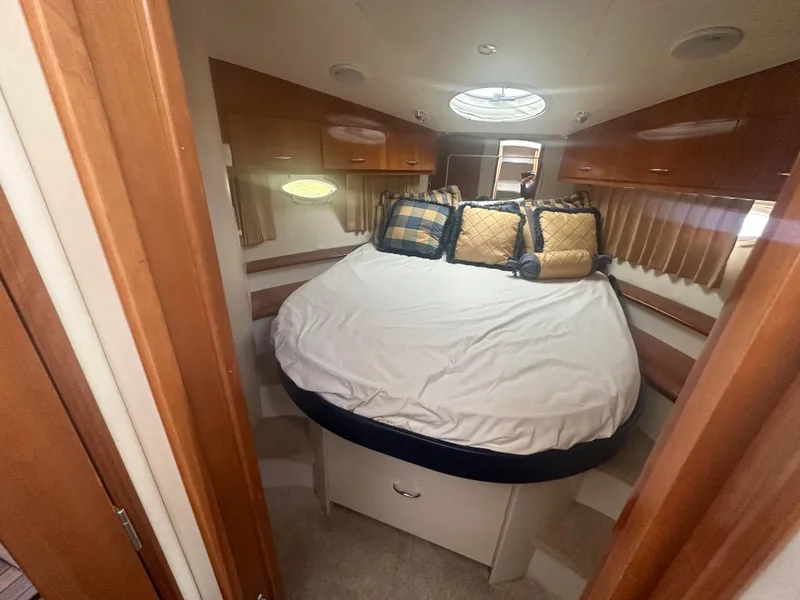 Slide: The Image of 2005 Carver 36 Super Sport yacht bedroom with round bed and skylight. - 23