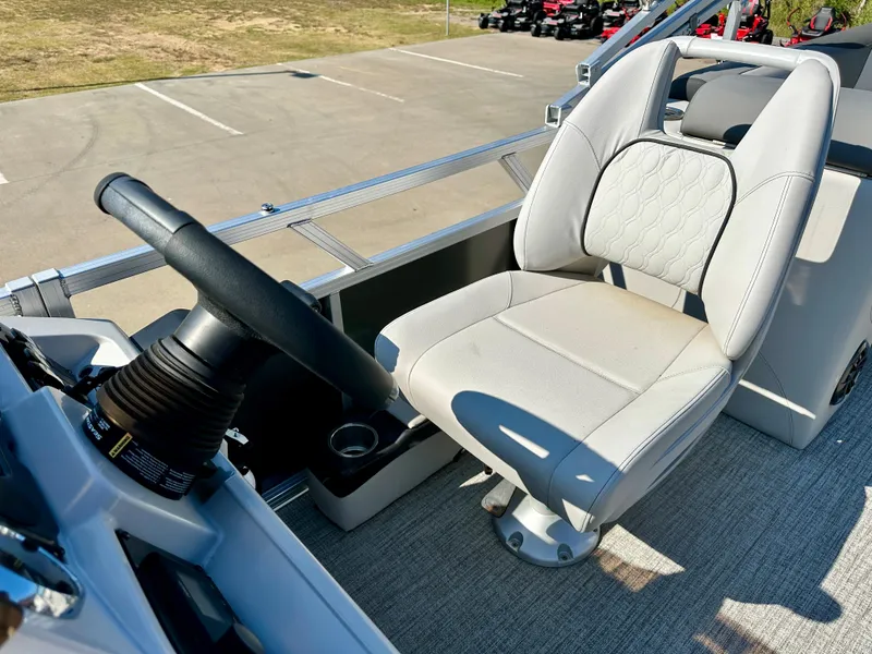 Slide: The Image of Captain's chair and helm of 2023 Tahoe Pontoon 25 FT LTZ Quad Lounger. - 6