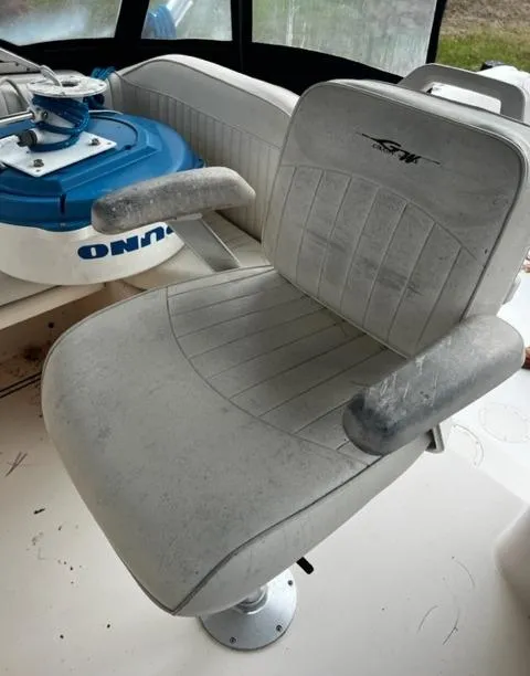 Slide: The Image of GRADY WHITE 330 Express - 17