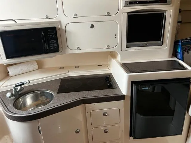 Slide: The Image of GRADY WHITE 330 Express - 21