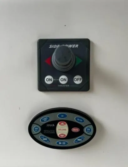 Slide: The Image of GRADY WHITE 330 Express - 28