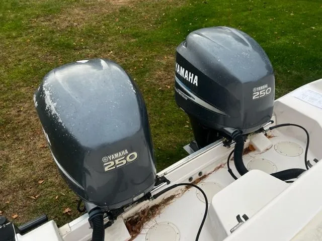 Slide: The Image of GRADY WHITE 330 Express - 29