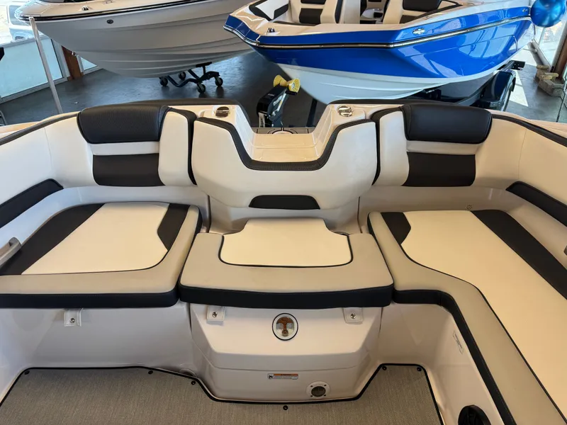 Slide: The Image of Yamaha 195 AR 2024 - 2