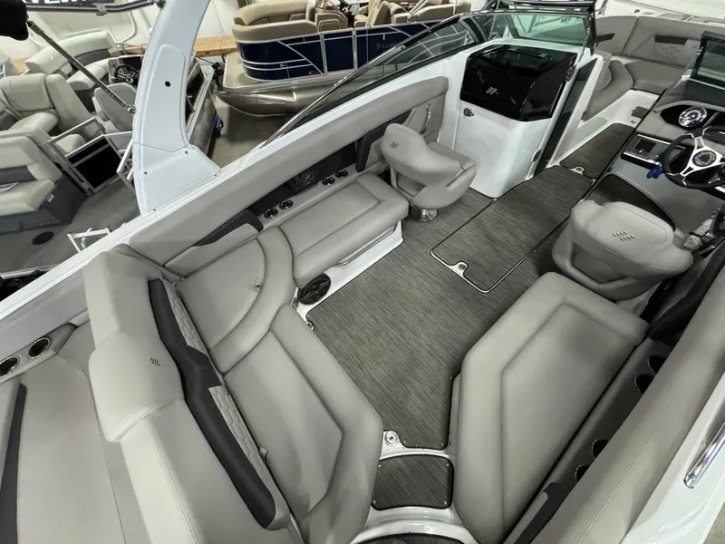 Slide: The Image of Four Winns HD8 2024 - 29