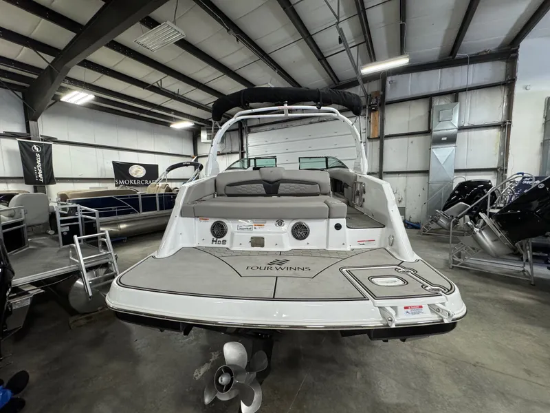 Slide: The Image of Four Winns HD8 2024 - 44