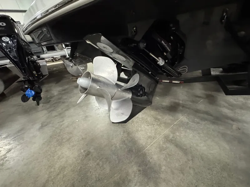 Slide: The Image of Four Winns HD8 2024 - 50