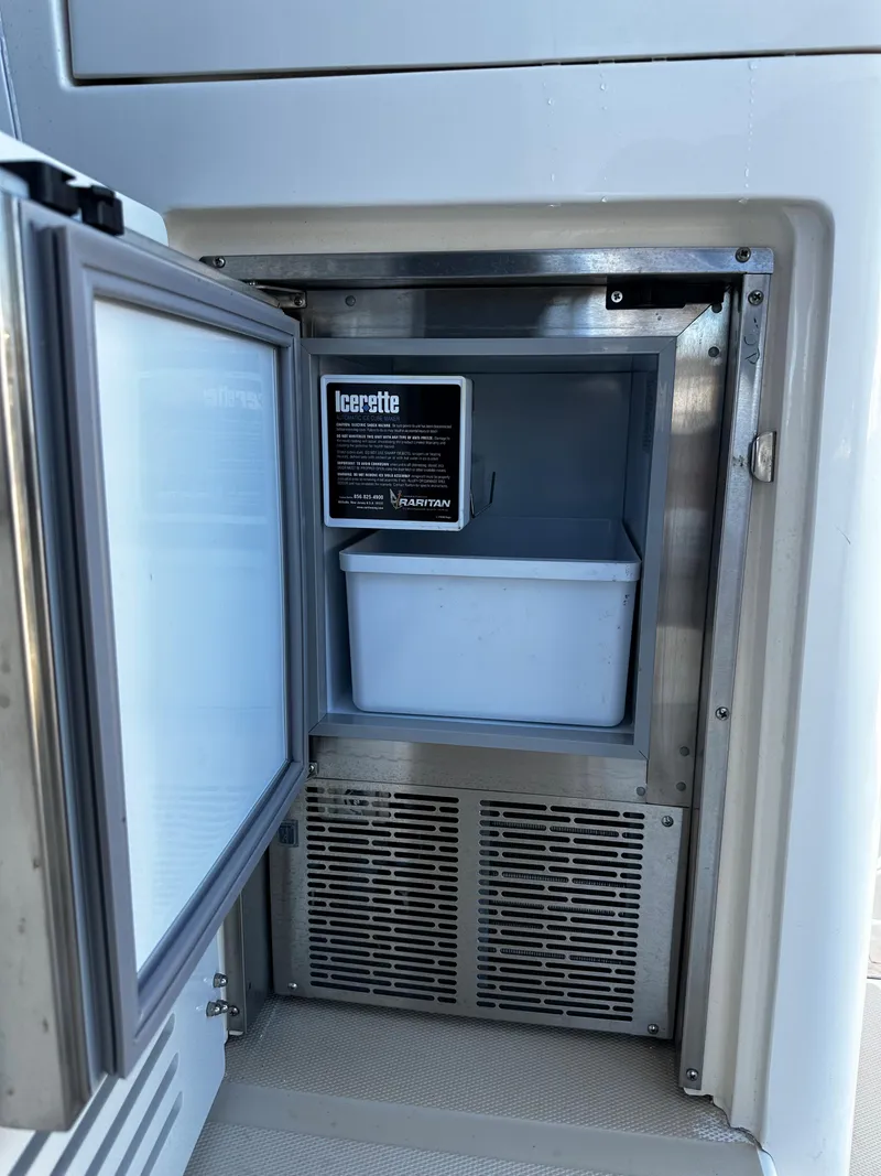 Slide: The Image of Cockpit Icemaker - 32