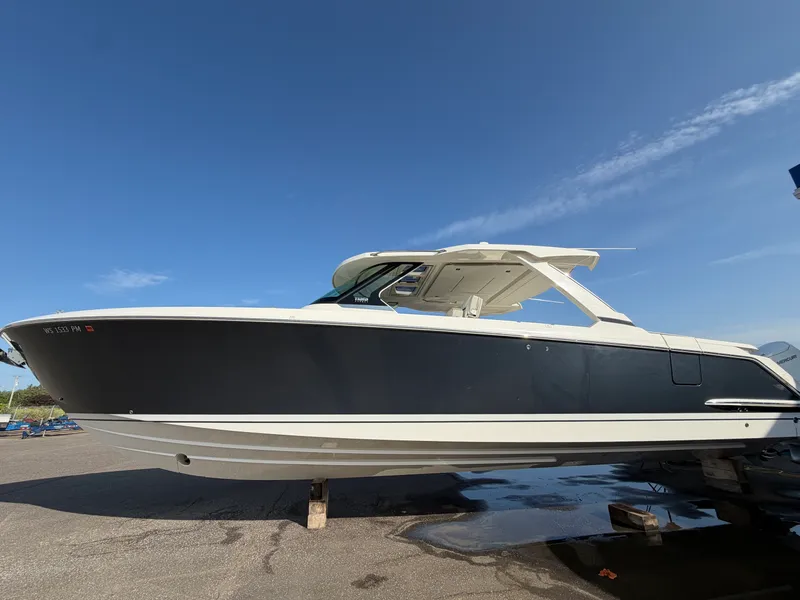 The Image of Tiara 43 LS 2022 - 0