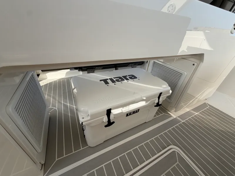 Slide: The Image of Tiara 43 LS 2022 - 11