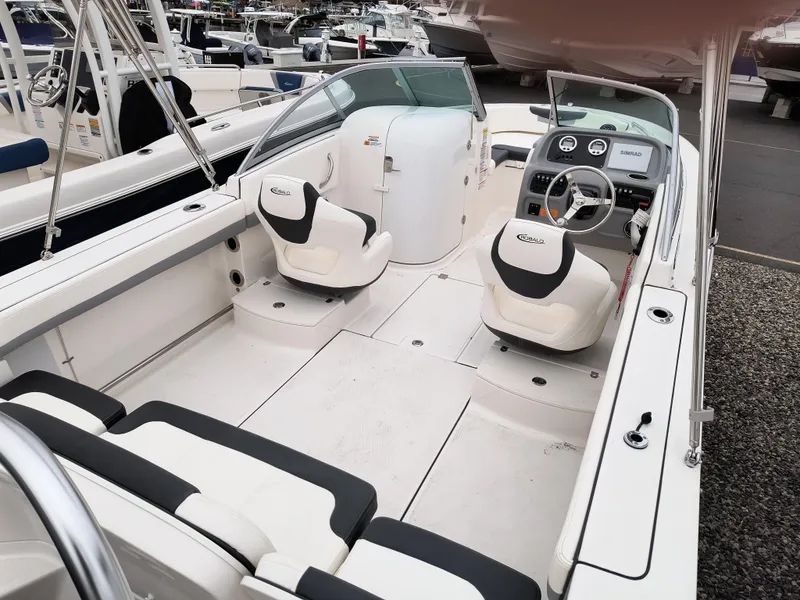 Robalo R207 Dual Console 2024 for Sale | MarineSource