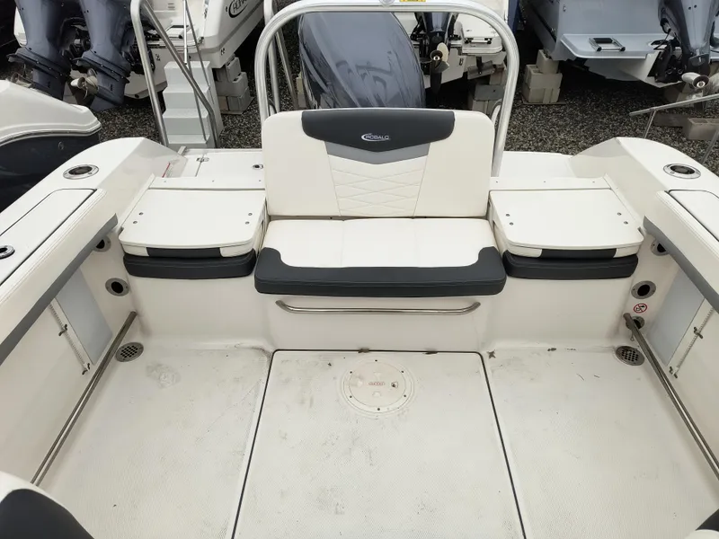 Robalo R207 Dual Console 2024 for Sale | MarineSource