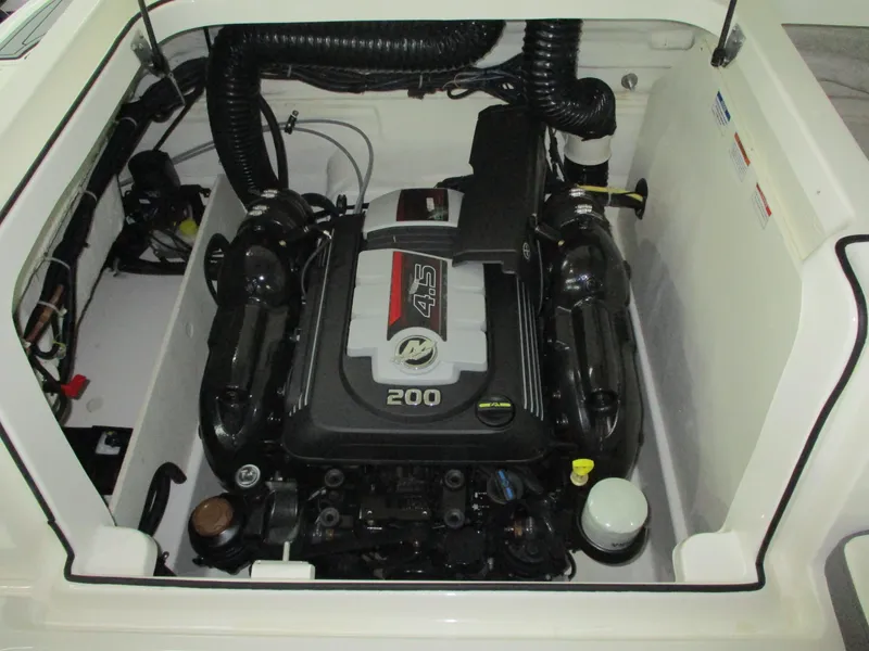 Slide: The Image of Bayliner VR6 Bowrider I/O 2018 - 18