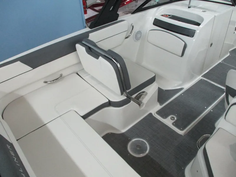 Slide: The Image of Bayliner VR6 Bowrider I/O 2018 - 6