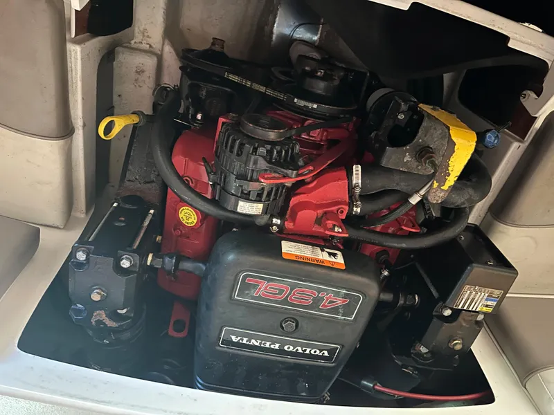 Slide: The Image of 2003 Four Winns 180 Freedom I/O boat engine, Volvo Penta 4.3GL. - 10