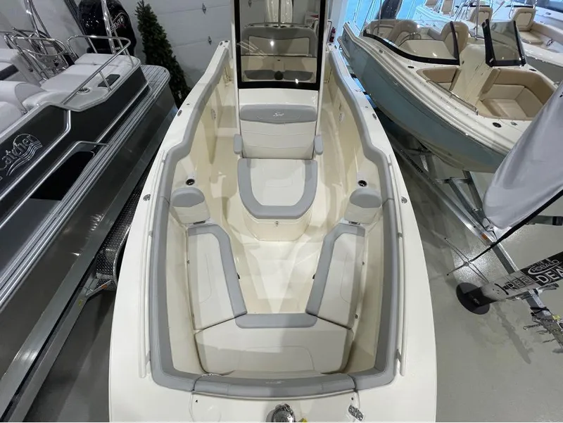 Slide: The Image of Scout 240 XSF 2024 - 33