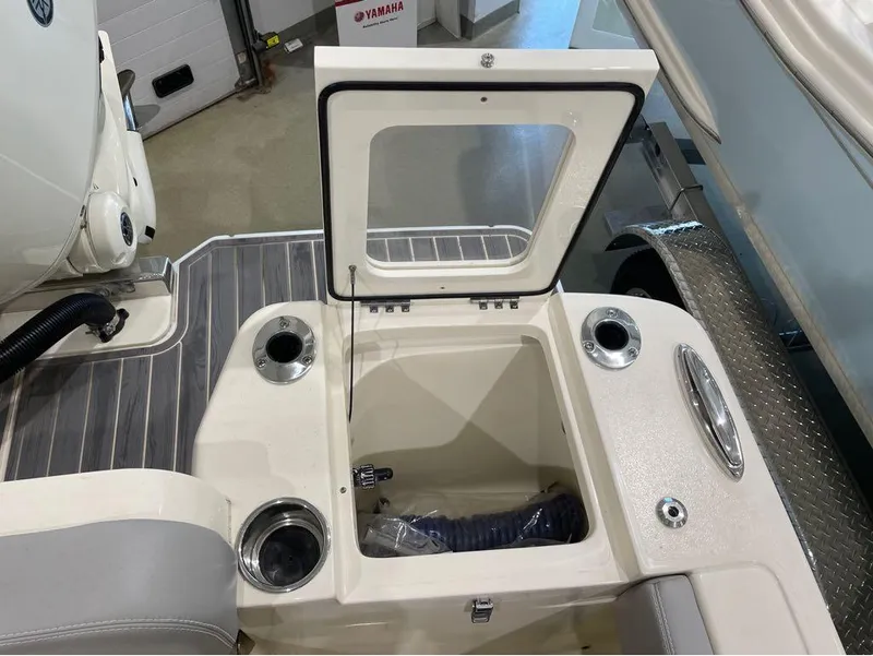 Slide: The Image of Scout 240 XSF 2024 - 37