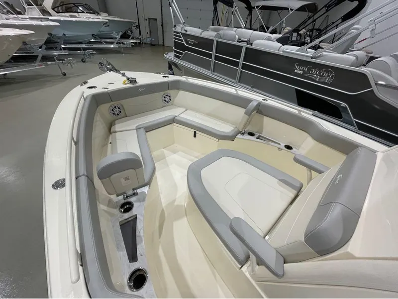 Slide: The Image of Scout 240 XSF 2024 - 38