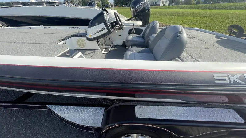 Slide: The Image of Skeeter ZX225 2011 - 17