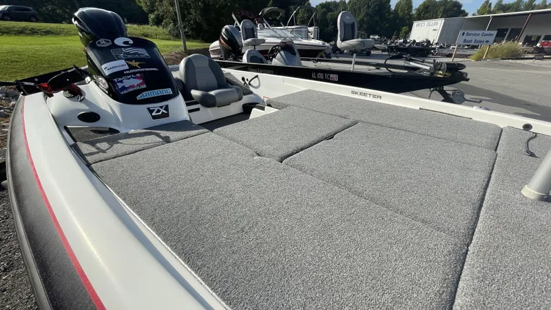 Slide: The Image of Skeeter ZX225 2011 - 20