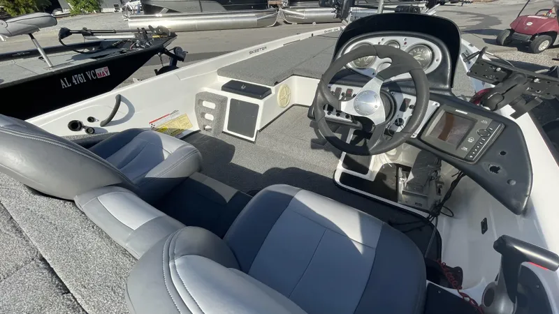 Slide: The Image of Skeeter ZX225 2011 - 21