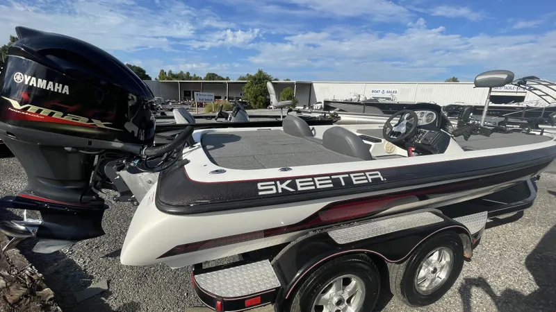 Slide: The Image of Skeeter ZX225 2011 - 4