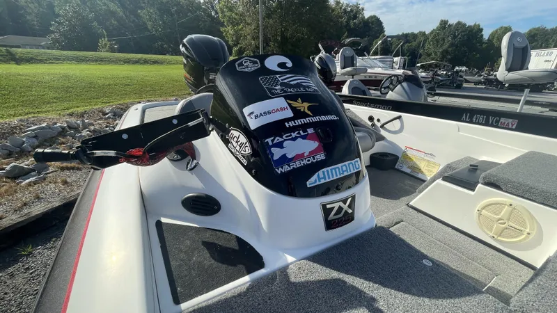 Slide: The Image of Skeeter ZX225 2011 - 6