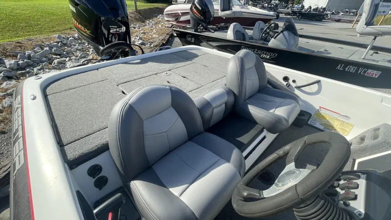 Slide: The Image of Skeeter ZX225 2011 - 7