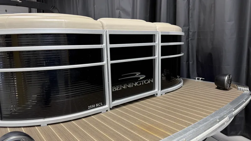 Slide: The Image of Bennington 2550 RCL 2015 - 10
