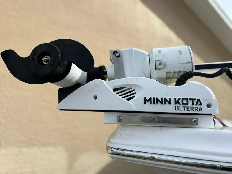 Slide: The Image of Minn Kota Ulterra trolling motor on a 2020 Aquasport 244 Bay boat. - 21
