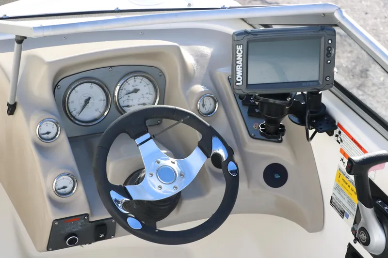 Slide: The Image of Steering console of 2011 Larson LX850 Classic SF boat with Lowrance GPS. - 18