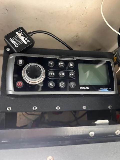 Slide: The Image of Fusion MS-IP600 marine stereo system on a 2007 Scout 220 Bay Scout boat. - 9