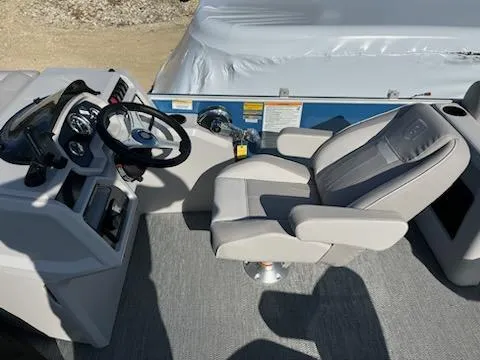 Slide: The Image of Captain's chair and helm of 2024 Sweetwater 2286SBCX pontoon boat. - 9