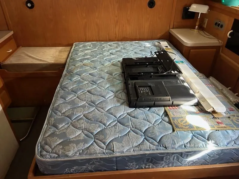 Slide: The Image of 1990 Silverton AFT CABIN bedroom with mattress and electronics. - 23