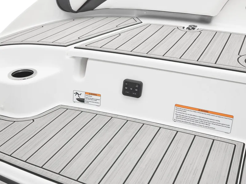 Slide: The Image of 2024 Yamaha Boats 195S swim platform with non-slip decking. - 7