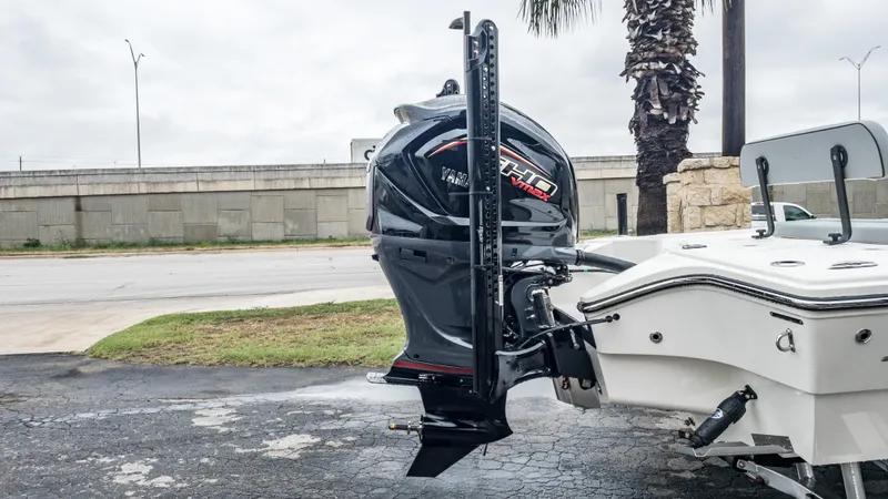 Slide: The Image of 2024 Pathfinder 2300 HPS boat with Yamaha VMAX SHO outboard motor. - 15