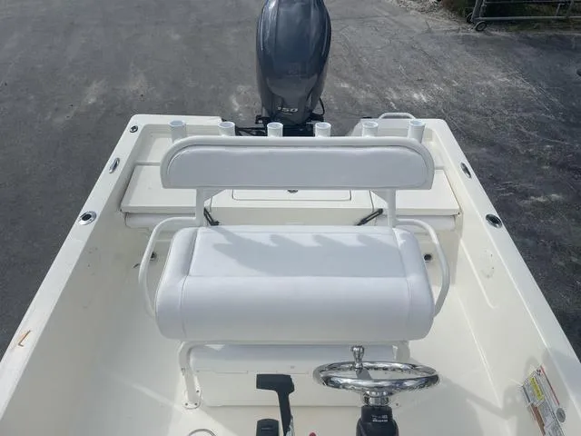 Slide: The Image of Skeeter SX210 2023 - 17