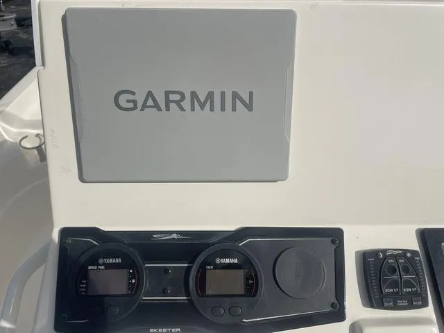 Slide: The Image of Skeeter SX210 2023 - 20