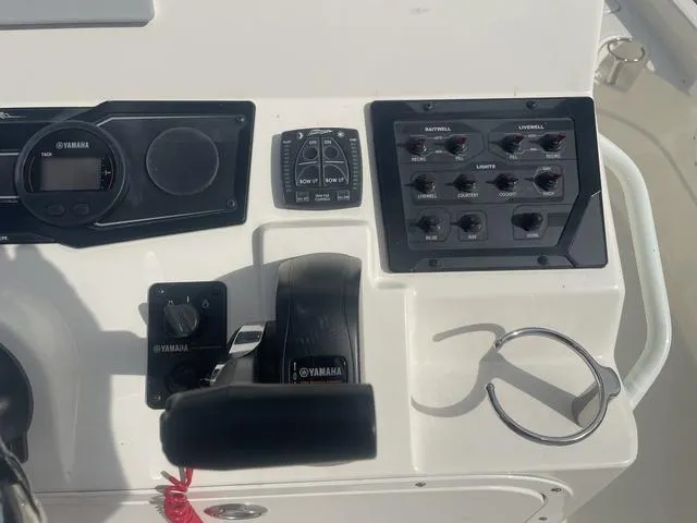 Slide: The Image of Skeeter SX210 2023 - 21