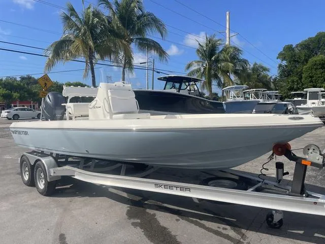 Slide: The Image of Skeeter SX210 2023 - 4