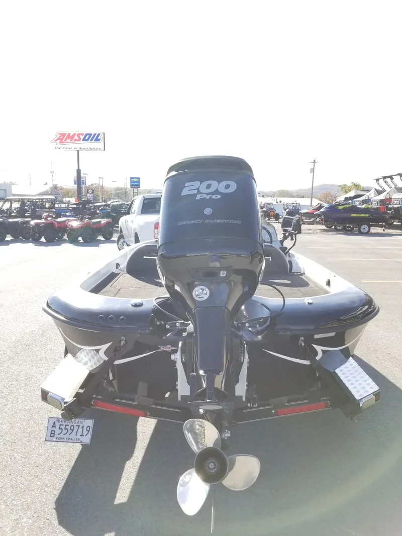 Slide: The Image of 2014 Legend Boats ALPHA 191 SCX with 200 HP engine, rear view. - 17