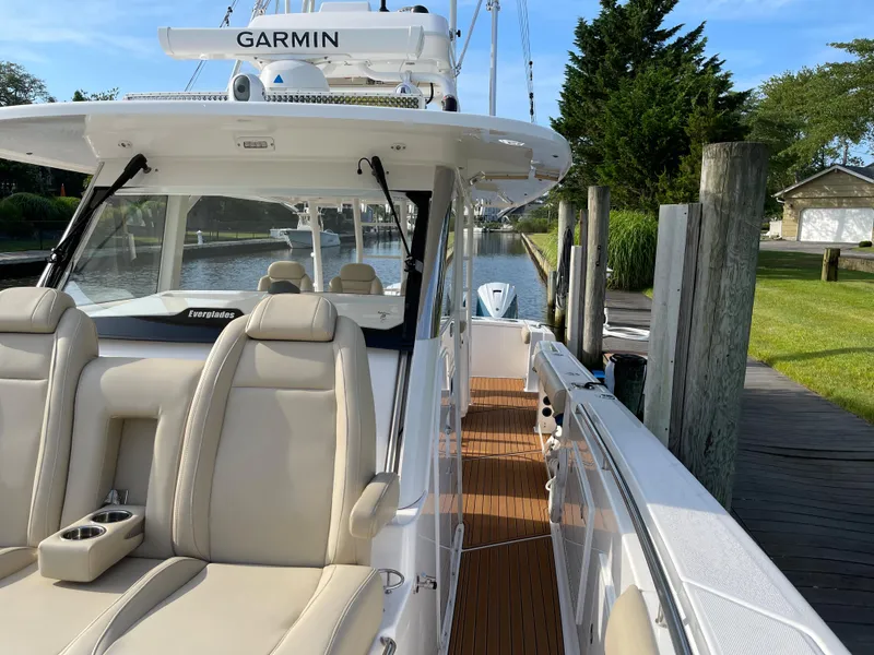 Slide: The Image of Everglades 435 Center Console 2019 - 51